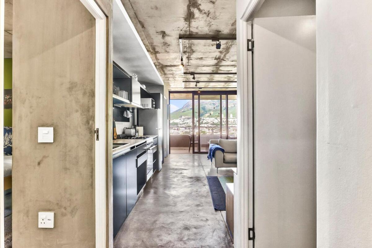 Apartment Unique With Work From Space! Cape Town